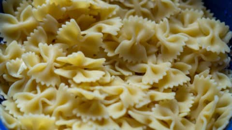 Farfalle abgetropft