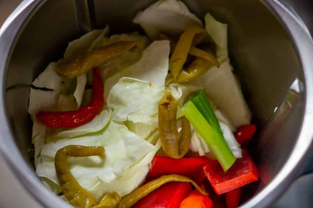 Gyros-Salat aus dem Thermomix® 6 gyros salat kraut paprika peperoni im mixtopf