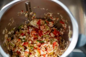 Zutaten Gyros-Salat zerkleinert im Mixtopf