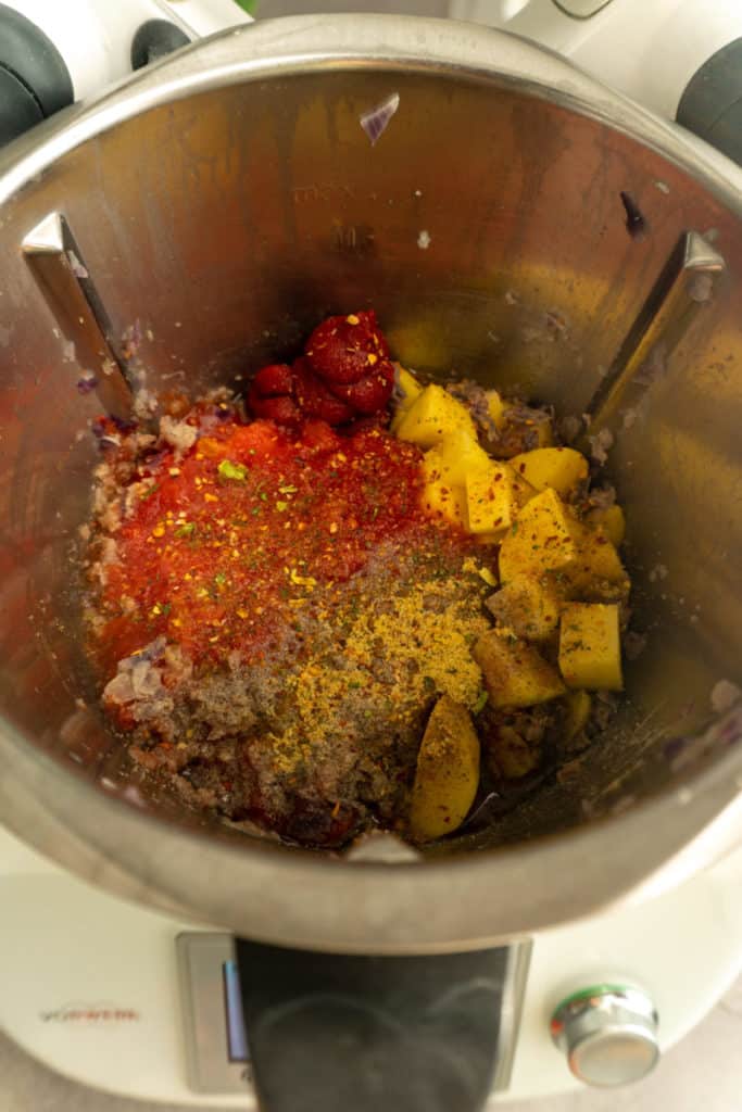 Hackfleisch-Kartoffel-Eintopf aus dem Thermomix® 9 hackfleis kartoffeln bruehpulver im mixtopf thermomix