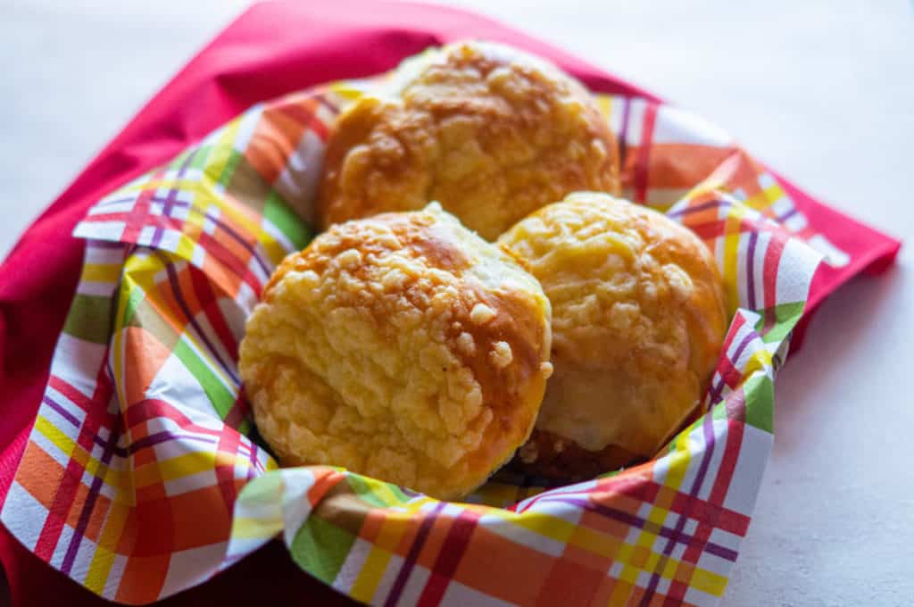Käsebrötchen aus dem Thermomix®: Goldgelb mit echter Käsekruste 1 Käsebrötchen aus dem Thermomix®