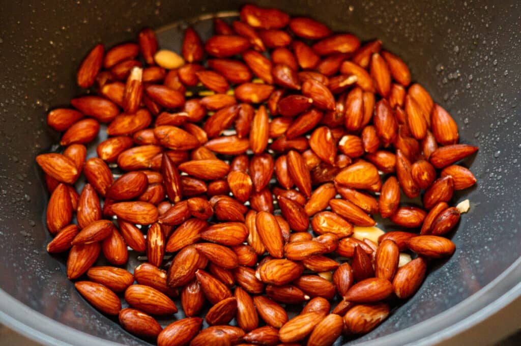 Mandeln blanchieren Thermomix®: 8 Min, Linkslauf 6 mandeln bereit zum schaelen
