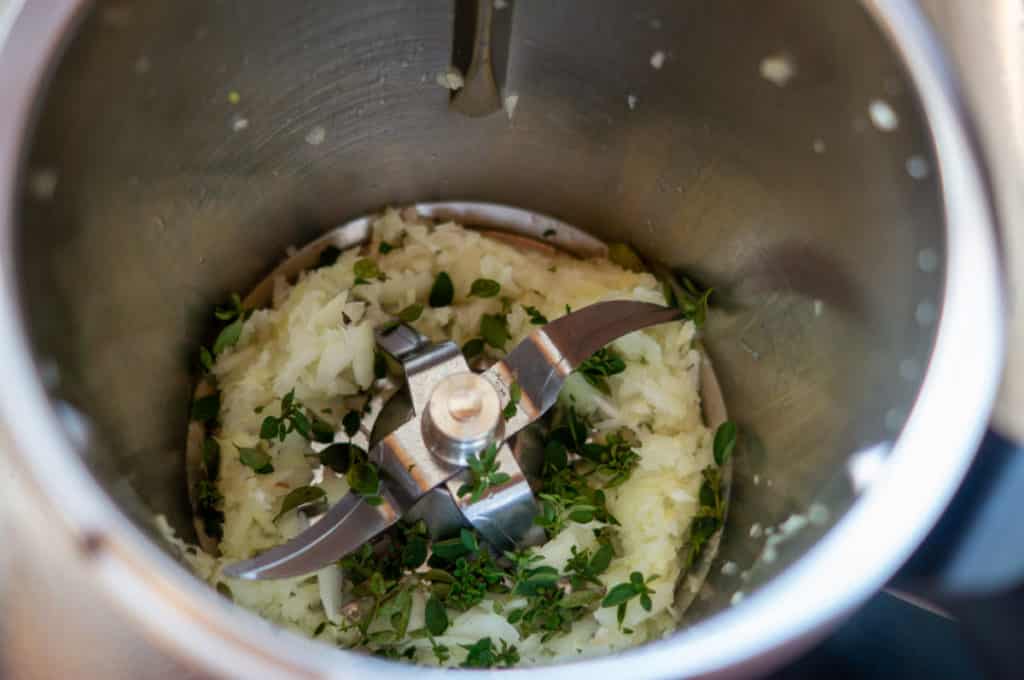 Bruschetta aus dem Thermomix® 6 oregano in den mixtopf geben
