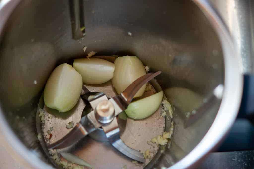 Bruschetta aus dem Thermomix® 5 zwiebeln knoblauch im thermomix zerkleinern