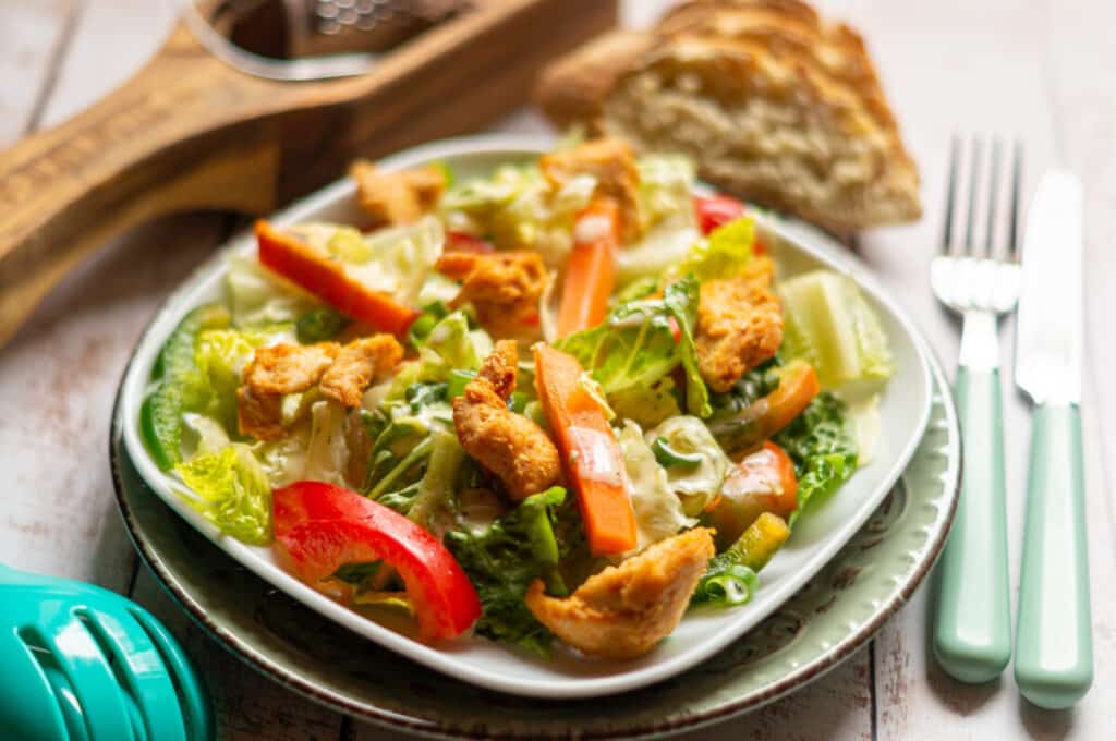 Salat mit gebratenem Hähnchenfilet aus dem Thermomix® 1 Salat mit gebratenem Hühnerfilet aus dem Thermomix®
