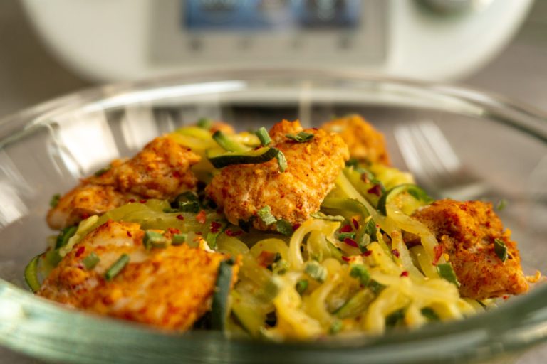 Tikka-Masala-Hähnchen mit Zucchininudeln aus dem Thermomix®