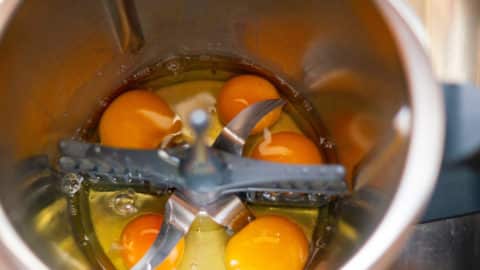 Eier im Mixtopf des Thermomix