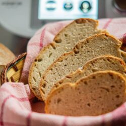 Hausbrot (Mischbrot) aus dem Thermomix®in Scheiben