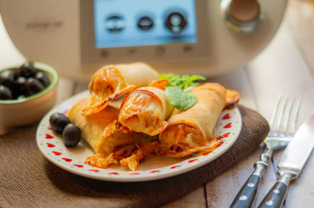 Pizza-Röllchen Thermomix®: dünn rollen, dreimal belegen 1 Pizza-Röllchen aus dem Thermomix®