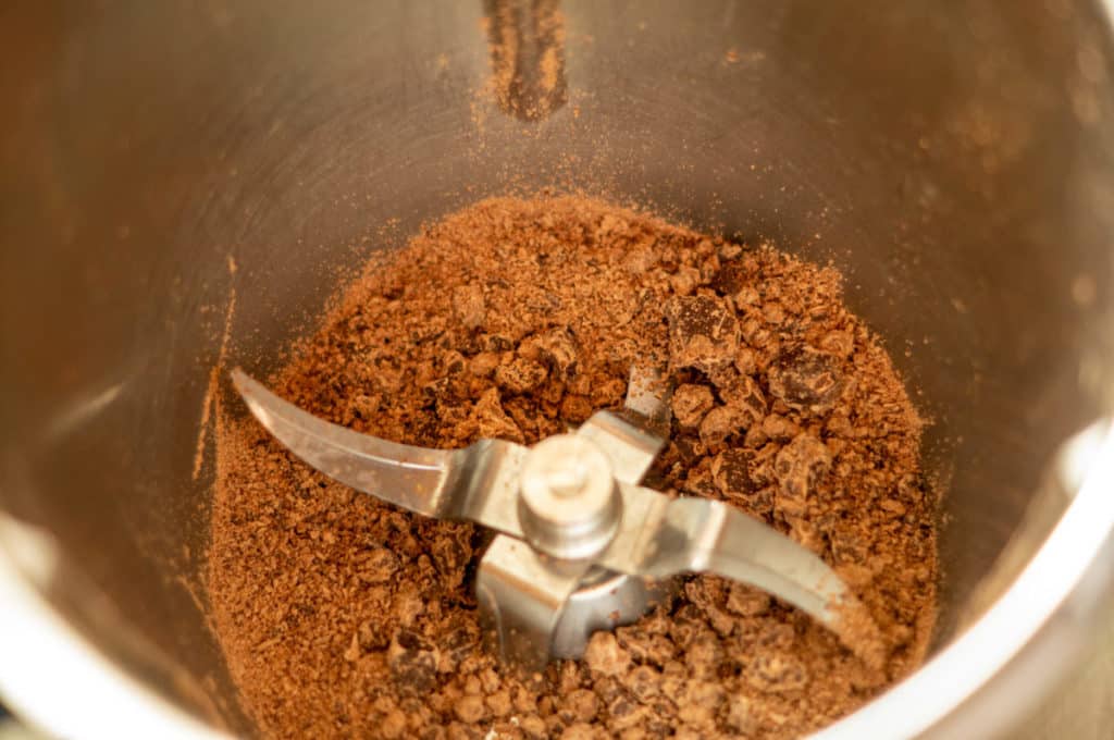 Schokolade schmelzen Thermomix® (100 g, 5 Min, 50 °C) 6 schokolade im thermomix zerkleinert