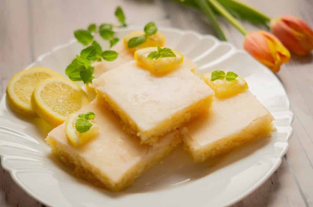 Zitronenkuchen vom Blech Thermomix®: 20 Stücke, 6 Eier, 1 Zitronenkuchen vom Blech aus dem Thermomix®