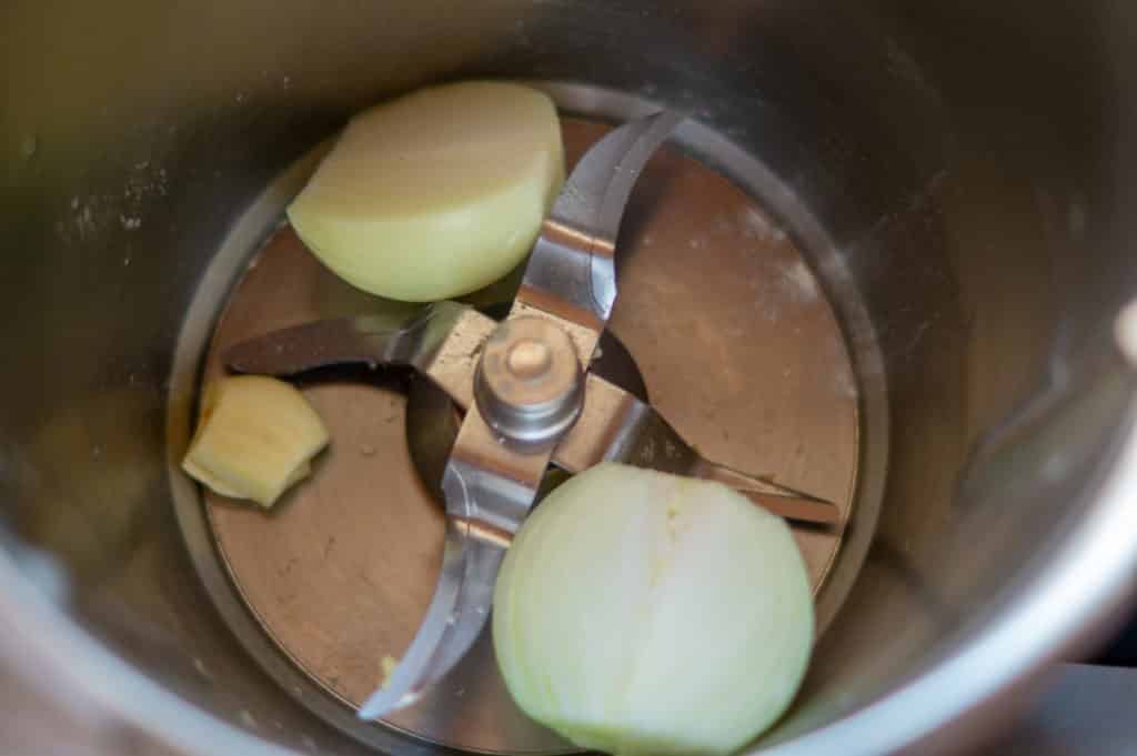 Sommer-Spaghetti Thermomix®: Sauce in 8 Minuten 5 1 knoblauch zwiebeln im thermomix