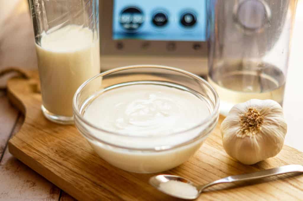 Aioli ohne Ei Thermomix®: cremig mit Milch statt Eigelb 1 Aioli ohne Ei aus dem Thermomix®