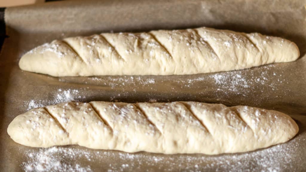 Kräuterbutterbaguette Thermomix®: Butter in die Krume 16 baguette einschneiden
