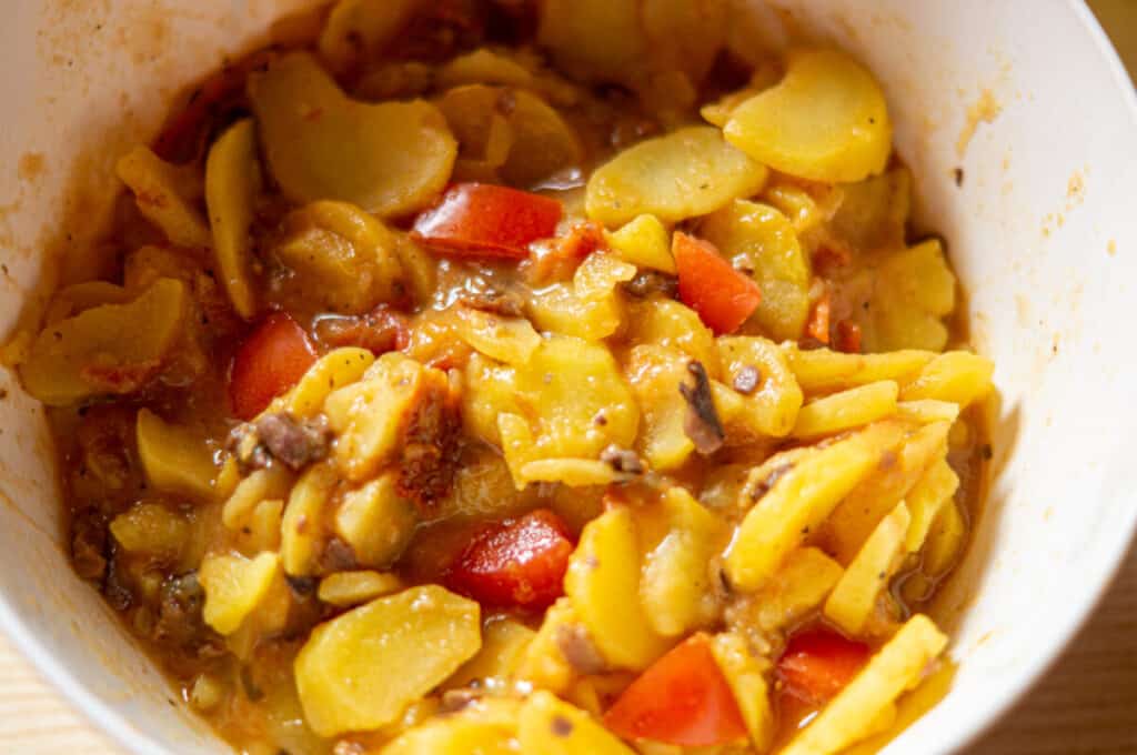 Tomaten-Oliven Kartoffelsalat aus dem Thermomix® 13 heisse tomatenmischung kartoffelsalat