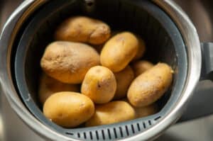Kartoffeln im Thermomix Gareinsatz kochen