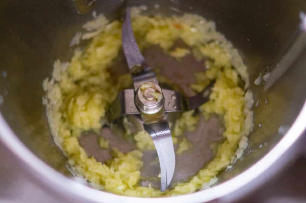 Naan-Brot Thermomix: 37 °C sind Hefe-Pflicht 10 knoblauch und zwiebel anbraten
