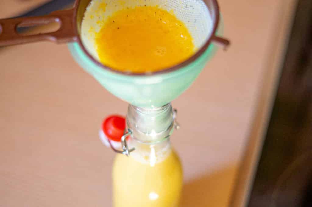 Osterlikör Vanille-Aprikose aus dem Thermomix® 6 likoer abfuellen