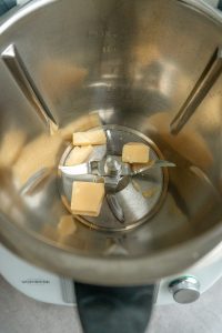 Parmesan reiben im Thermomix®