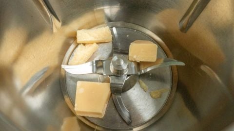 Parmesan reiben im Thermomix®