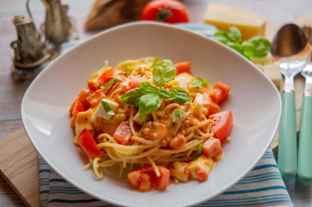 Spaghetti Tomate-Mozzarella Thermomix®: cremig in 30 Min 1 Spaghetti Tomate-Mozzarella aus dem Thermomix®