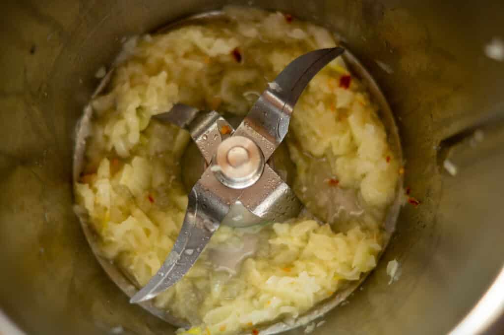 Schaschliktopf Thermomix®: 4 Portionen, 120 Min, klassisch 5 zwiebeln mit oel im mixtopf duensten