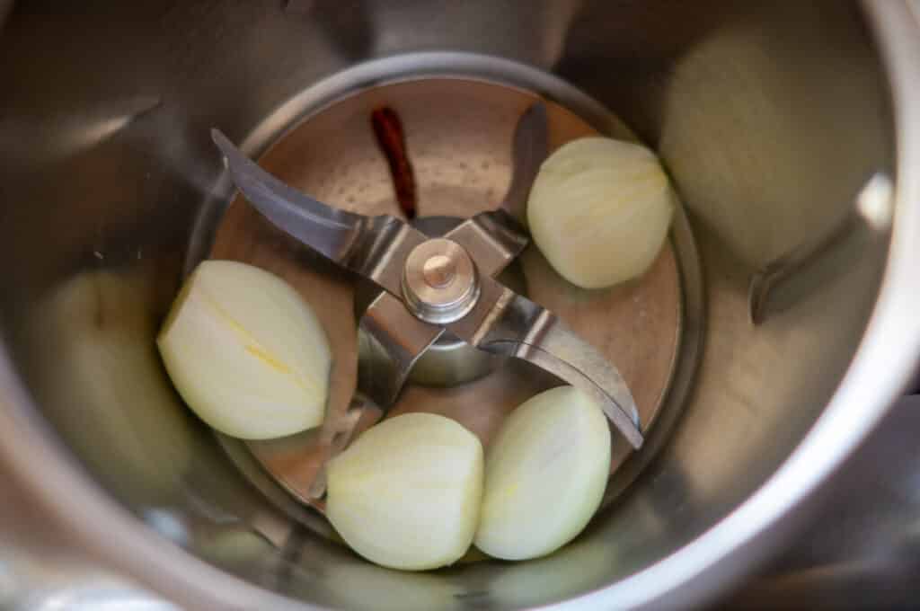 Nudelsalat mit Thunfisch Thermomix®: nie wässrig 12 zwiebeln zerkleinern im mixtopf