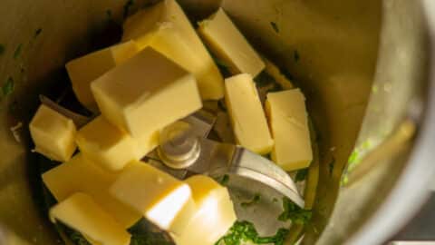 Butter in den Mixtopf geben