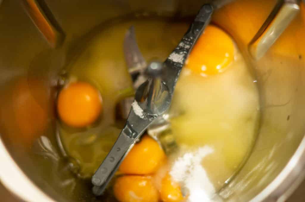 Eierlikörkuchen Thermomix: saftig durch Likör im Teig 4 eier im mixtopf