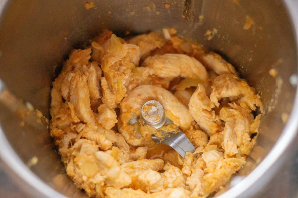 Hähnchen-Paprika-Tortiglioni Thermomix®: One Pot 30 Min 8 haenchenfleisch gewuerze im mixtopf
