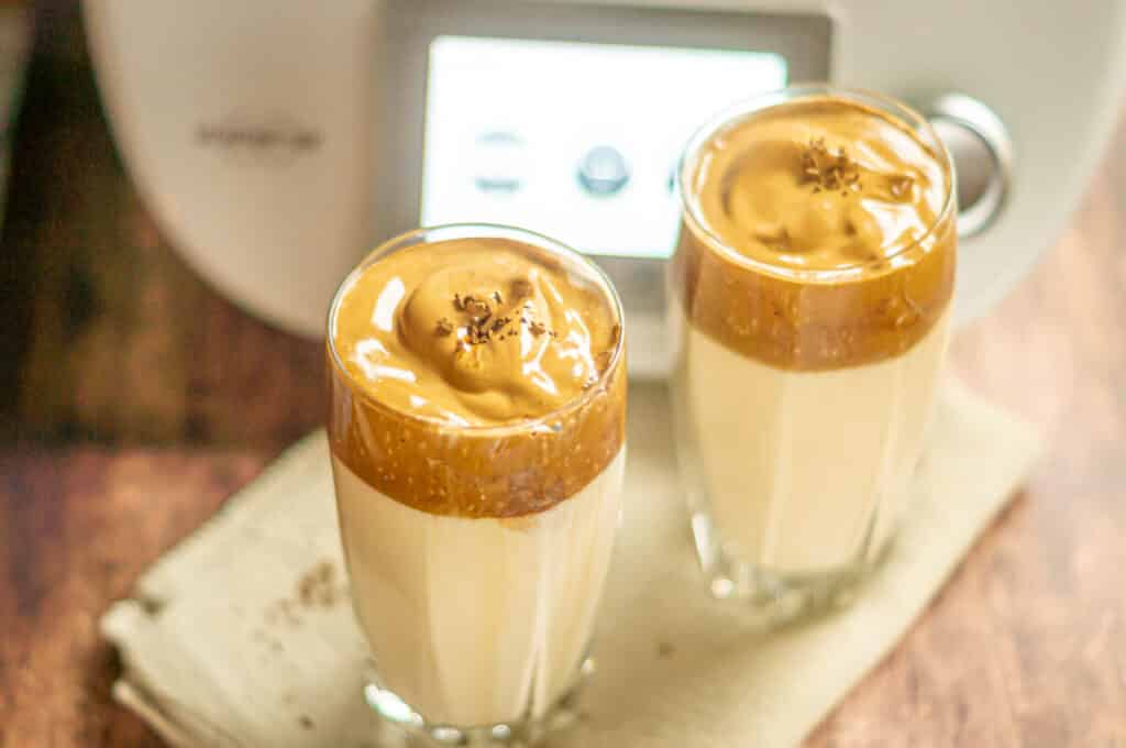 Dalgona-Kaffee Thermomix®: cremiger Karamell-Schaum 1 Dalgona Kaffee aus dem Thermomix®