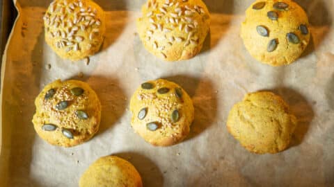 Low-Carb Brötchen ohne Mehl auf Backblech