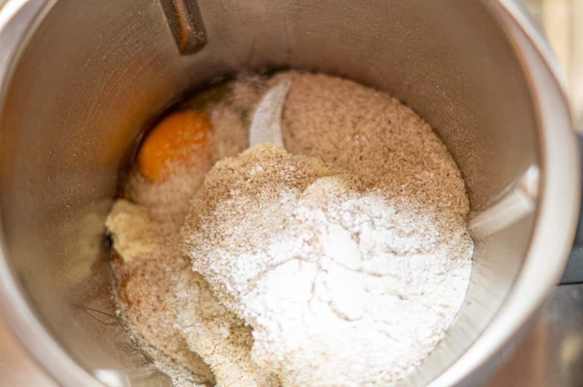 Low-Carb Brötchen ohne Mehl aus dem Thermomix® 3 Zutaten für Low-Carb Brötchen im Mixtopf