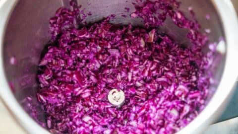 Zwiebeln und Rotkohl hacken im Thermomix