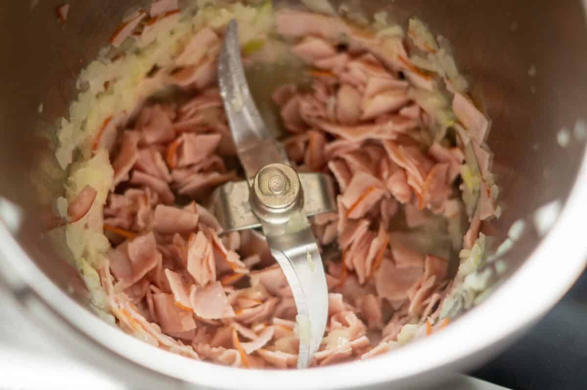 Schinken-Sahne Nudeln mit Spargel aus dem Thermomix® 8 Schinken im Thermomix Mixtopf dünsten