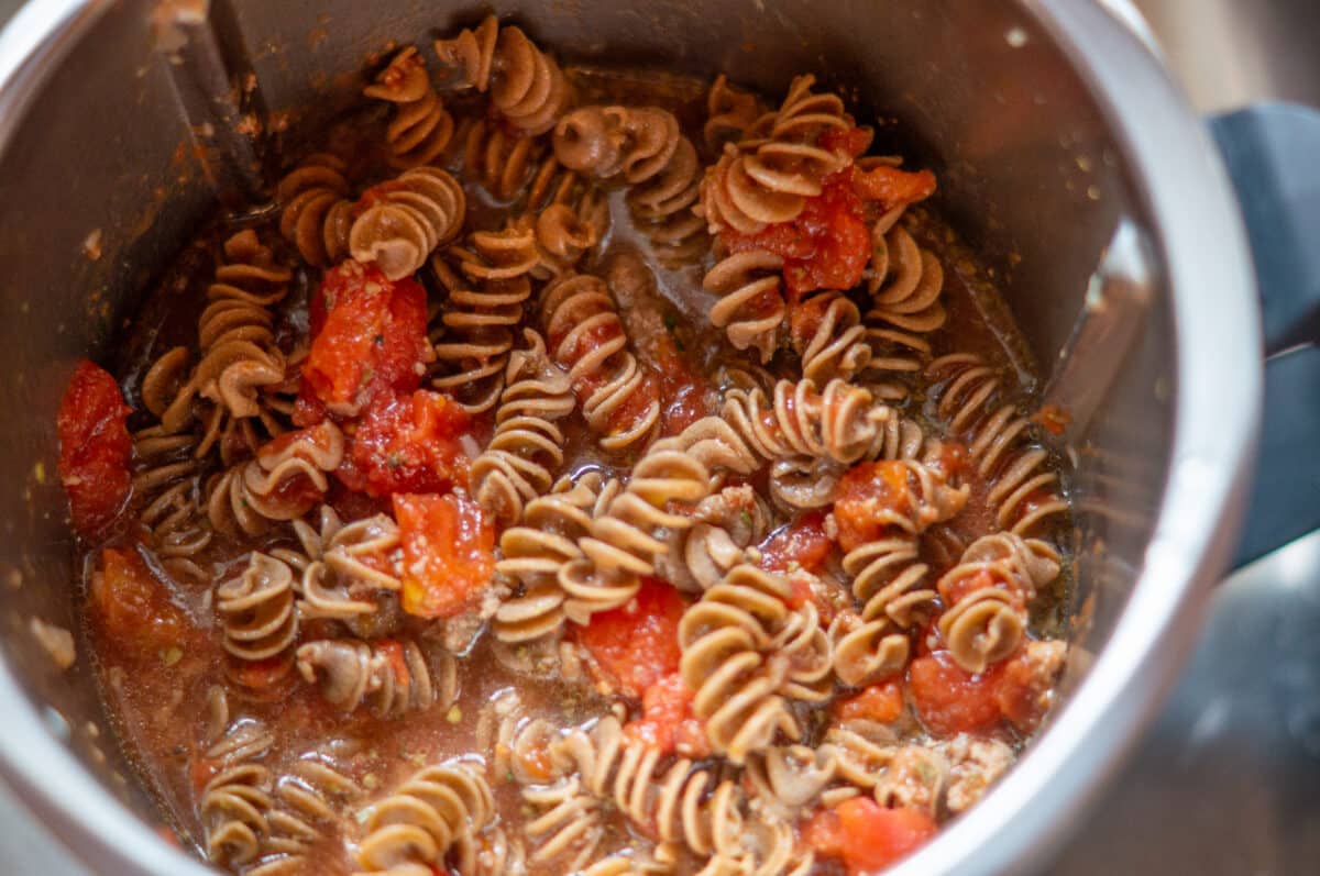 Pizza-Auflauf aus dem Thermomix® 3 Spirelli kochen im Thermomix
