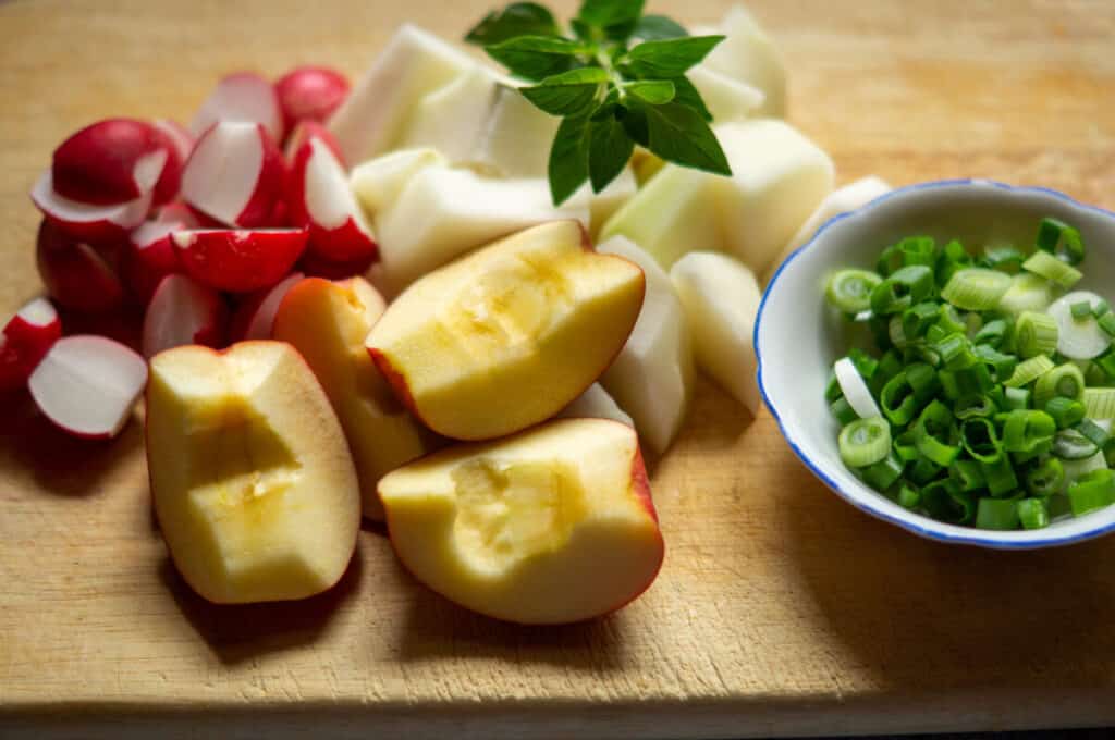Kohlrabi-Radieschen-Apfel Salat aus dem Thermomix® • will-mixen.de