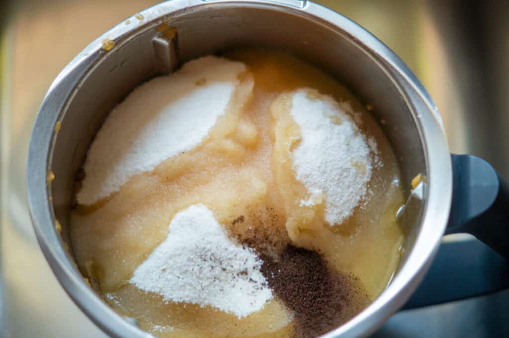Aprikosenkonfitüre Thermomix®: 10 Gläser, 1,6 kg Aprikosen, 7 aprikosen gelierzucker