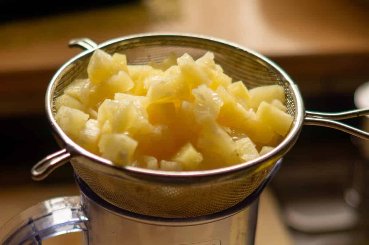Fruchtiger Reissalat aus dem Thermomix® 3 Dosen Ananas abtropfen lassen