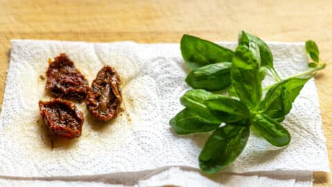 Zutaten Tomatenbutter abtropfen lassen