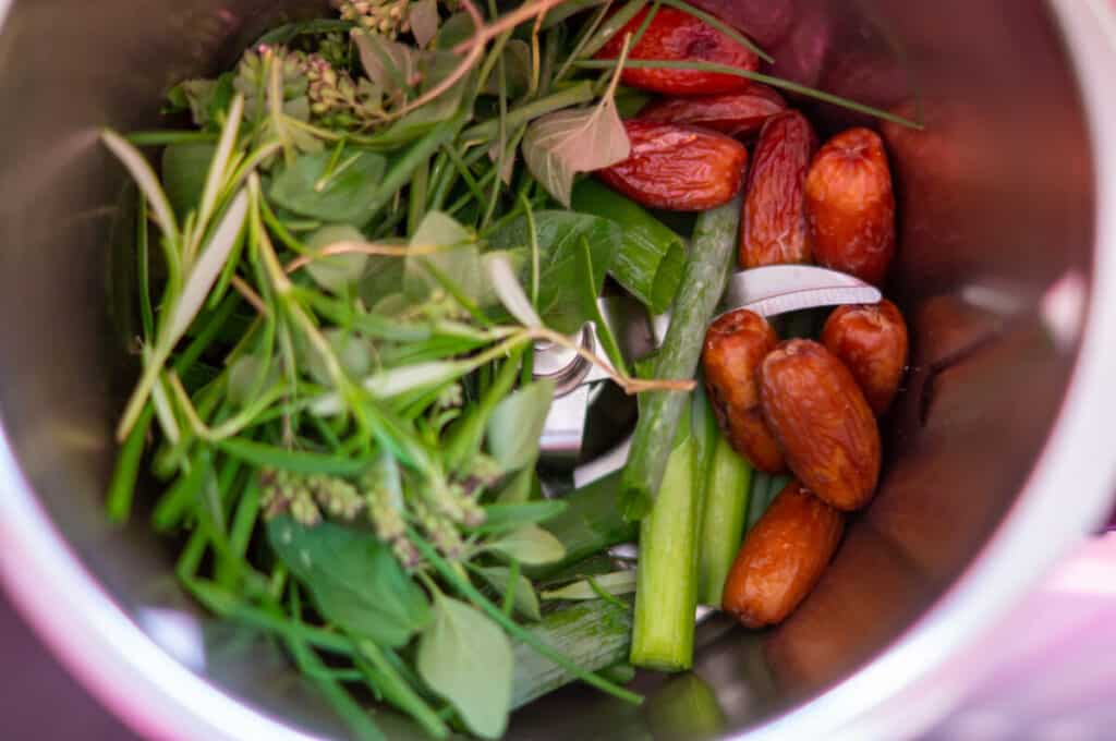 Tomaten-Dattel-Chutney Thermomix®: süß ohne viel Zucker 7 fruehlingszwiebeln krauter datteln chilischote mixtopf