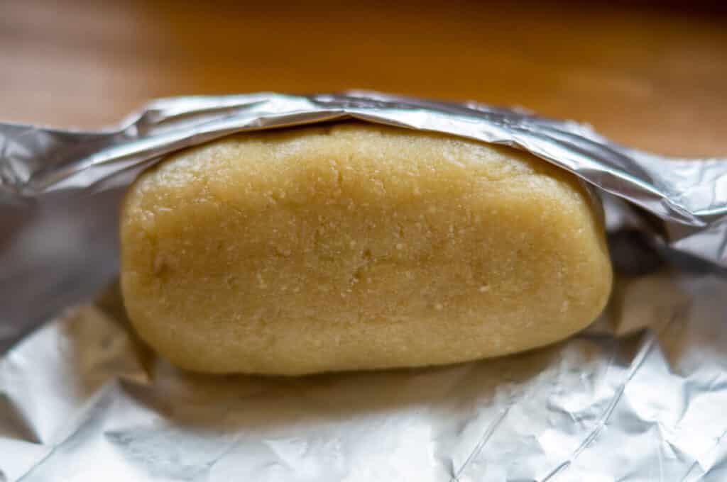 Marzipan Thermomix®: 5 Zutaten, 10 Min, 4 Varianten 27 honig marzipan einrollen und kuehl stellen