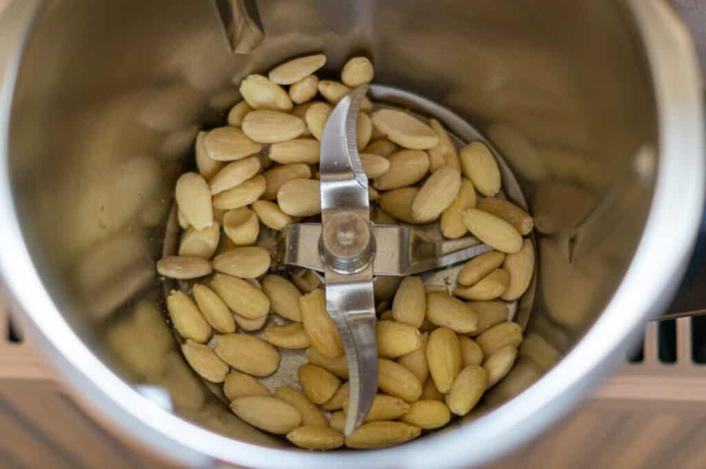 Eierlikörpralinen Thermomix®: 20 Stück, 20 Min, weiße Schoko 5 honig marzipan zutaten vermischen
