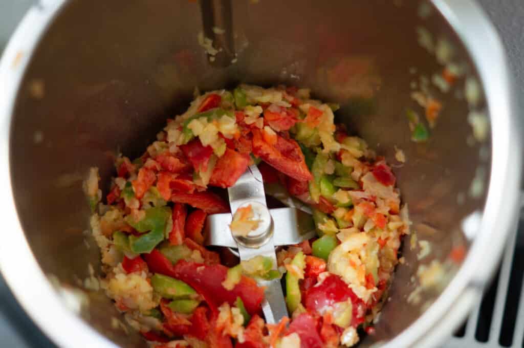 Djuvec-Reis Thermomix®: One-Pot mit Debreziner in 30 Min 5 paprika gehackt