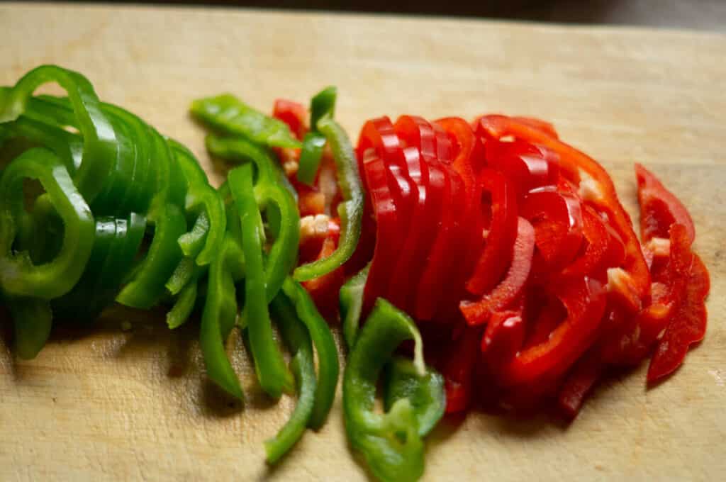 Paprika-Sahne-Hähnchen aus dem Thermomix® 9 paprika waschen putzen schneiden