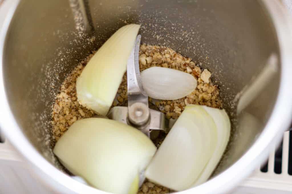 Spitzkohl-Paprika-Salat Thermomix®: zart in 30 Minuten 5 walnuesse und gemuesezwiebel im Mixtopf