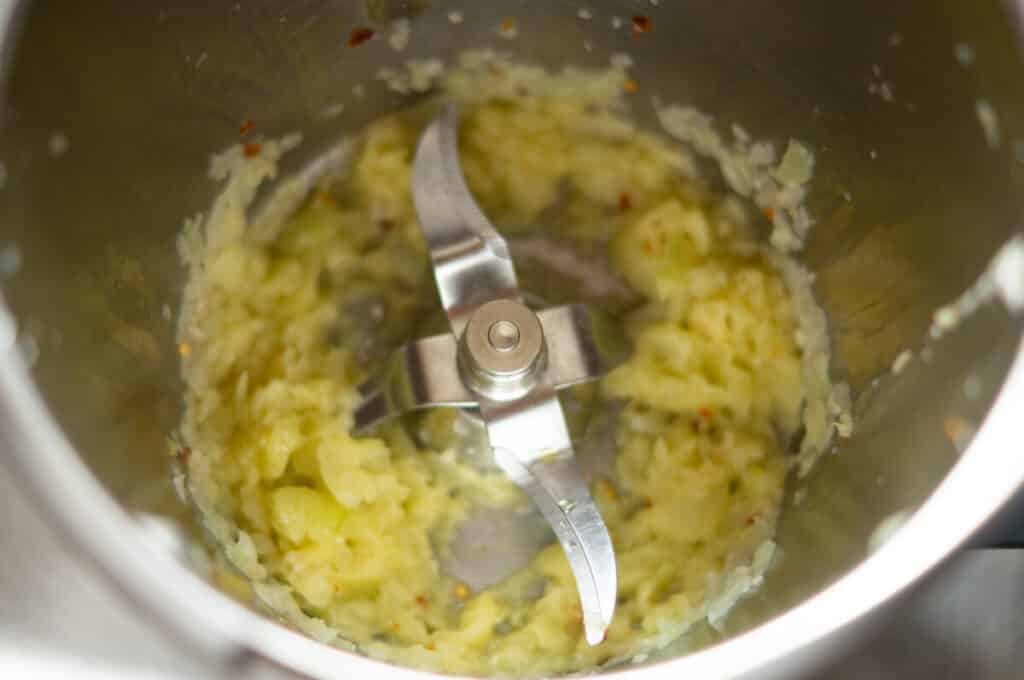 Sahnesoße aus dem Thermomix® 6 zwiebeln anduensten