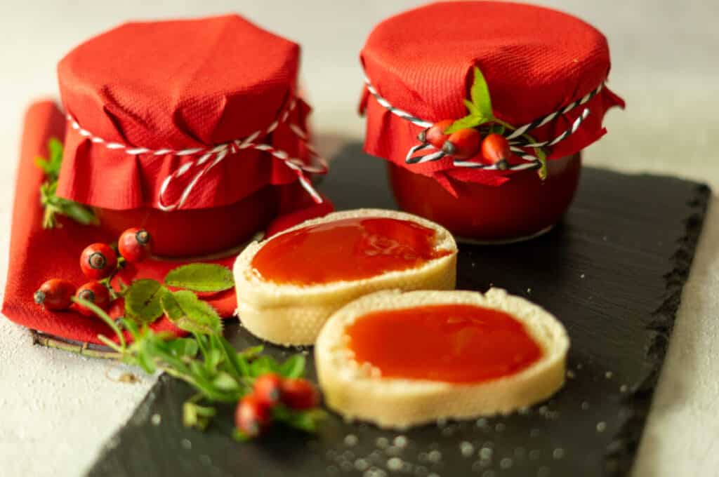 Hagebuttenmarmelade Thermomix®: 1,3 kg, mit Frost-Trick 1 Hagebuttenmarmelade aus dem Thermomix®
