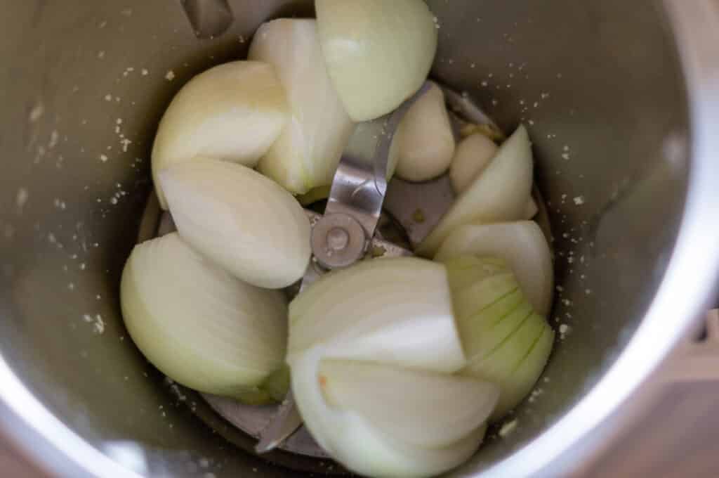 Chili-Cheese-Nachos aus dem Thermomix® 6 knoblauch zwiebeln im mixtopf