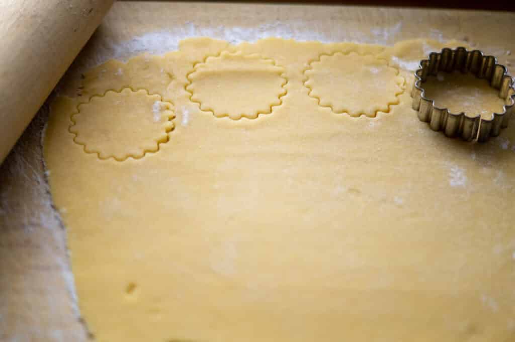 Mürbeteig Grundrezept Thermomix®: 1-2-3-Teig in 5 Min 8 plaetzchen ausstechen